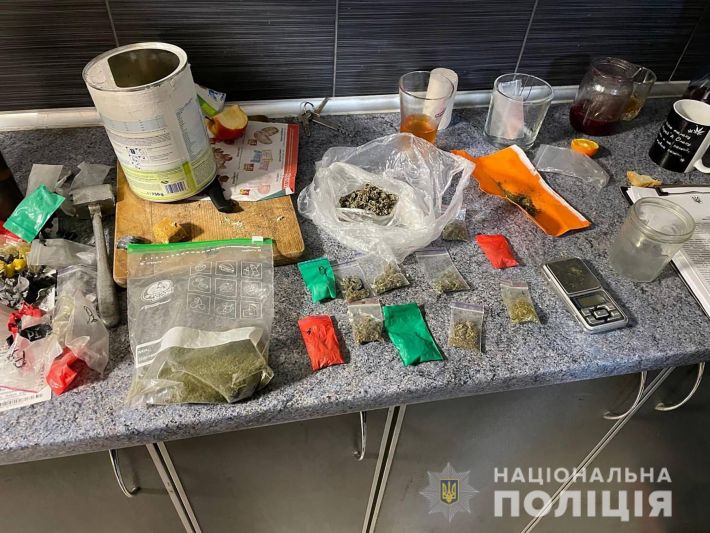 В Запорожье полицейские задержали сбытчика наркотиков (фото)