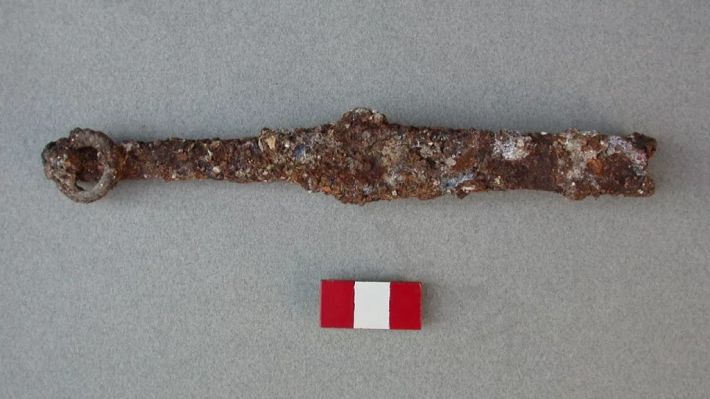 Археологи нашли два необычных меча времен Византии: фото
