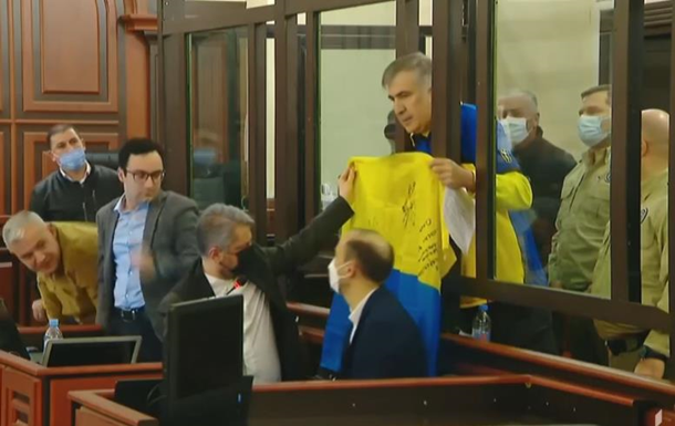 Саакашвили в грузинском суде спел гимн Украины (видео)