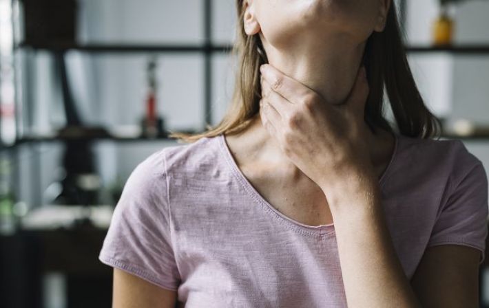 Названы проверенные способы лечения боли в горле и интернет-мифы, которые не помогают