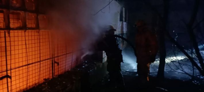 В Мелитополе загорелось заброшенное здание (фото)