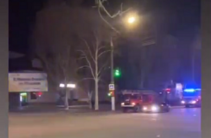 Жителей микрорайона в Мелитополе переполошили "пожарки" и полиция (видео)