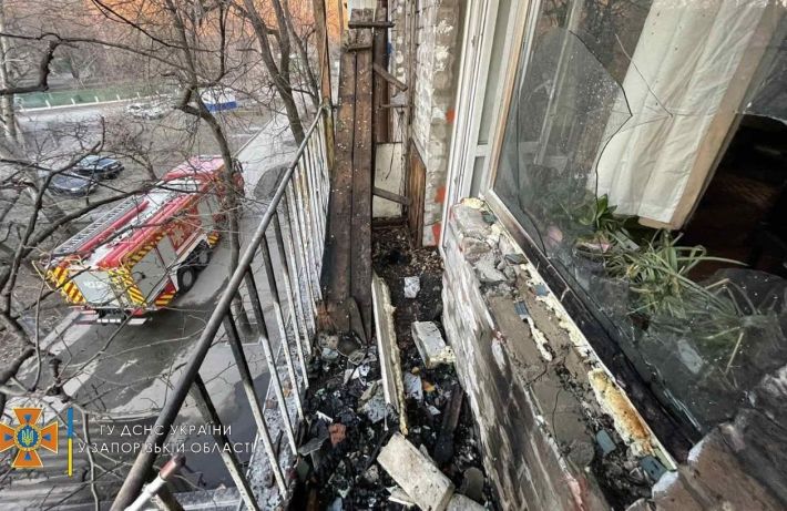 В Запорожье тушили пожар на балконе пятиэтажки (фото)