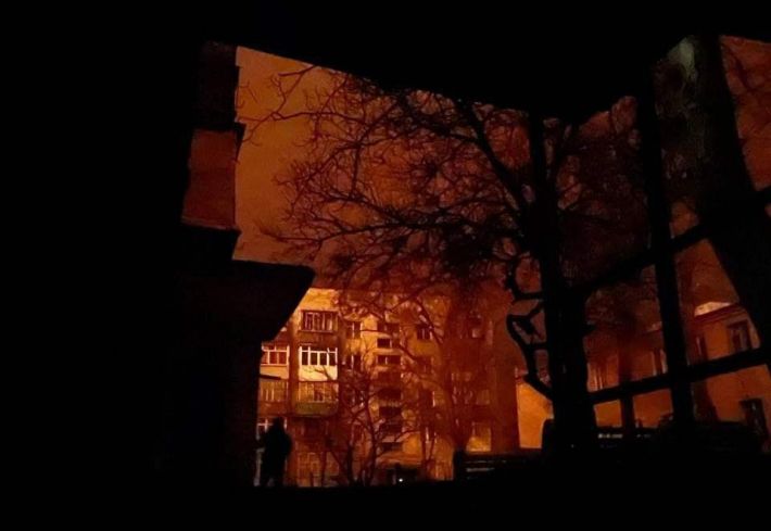 В Васильевке сообщают об обстреле градами: горят дома (фото)
