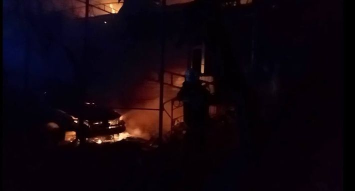В Запорожской области пожарные ликвидировали пожар, вызванный вражескими обстрелами (фото, видео)
