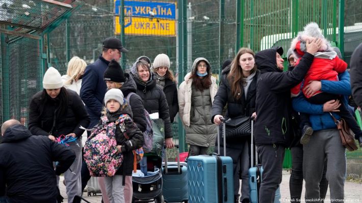 У беженцев из Мелитополя в Крыму отбирают документы