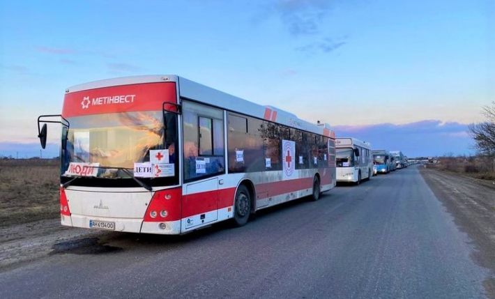 Российские войска блокируют под Бердянском автобусы для эвакуации мариупольцев