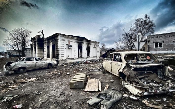 В Тростянке после освобождения находят тела замученных местных жителей, а центр города разрушен (фото)