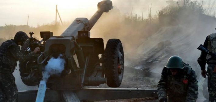 Российские оккупанты уже расставили артиллерию в жилом секторе Мелитополя  (фото)