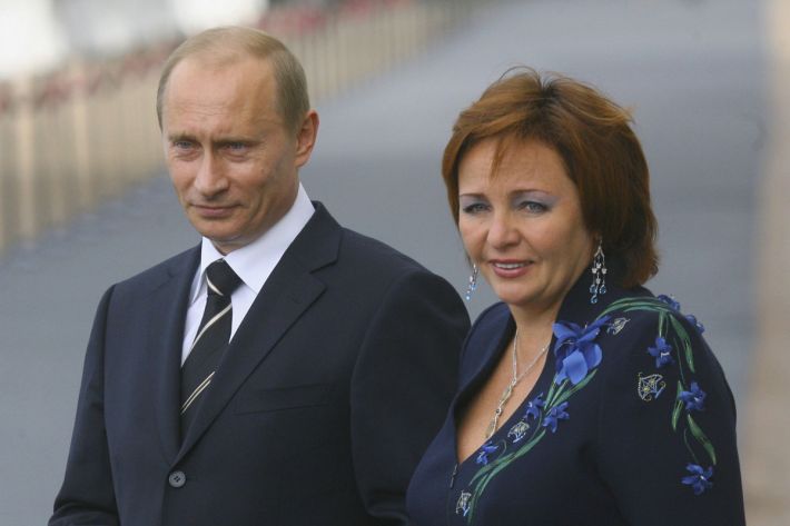 Как Путин "отфотошопил" жену Людмилу из истории после развода в 2013 году. Всплыли подробности