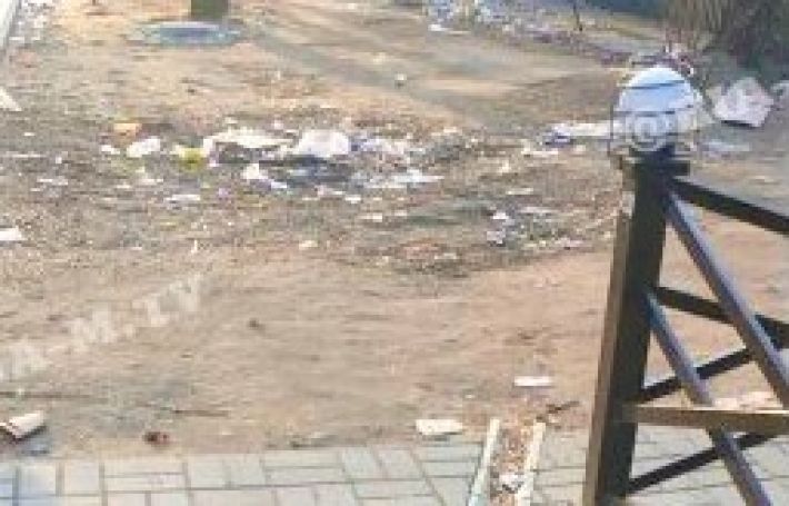 Улицы оккупированного Мелитополя завалены мусором (фото)