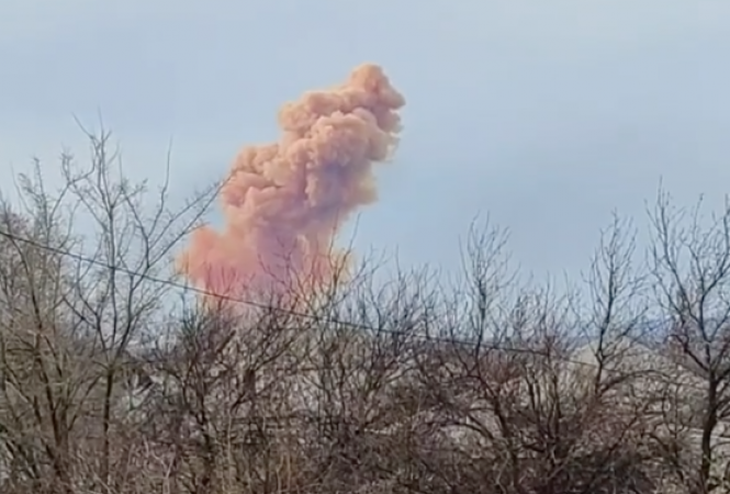 Вторая химическая атака в Рубежном: в Сети появилось видео из дрона, как горела азотная кислота