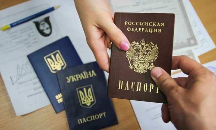 Жителям Мелитополя оккупанты РФ предлагают оформить российское гражданство (видео)