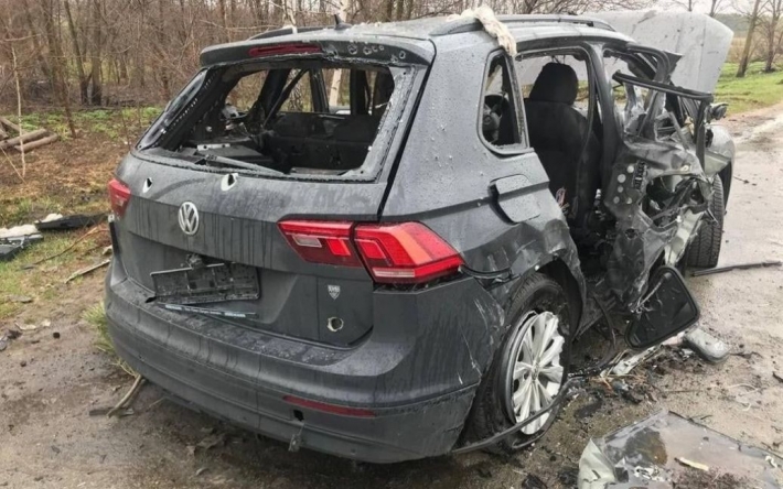 Под Киевом оккупанты расстреляли автомобиль с мирными жителями, среди погибших два ребенка: начато расследование (фото 21+)
