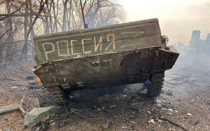 Ночью танки российских оккупантов горят еще лучше: ВСУ показали видео уничтожение вражеской техники