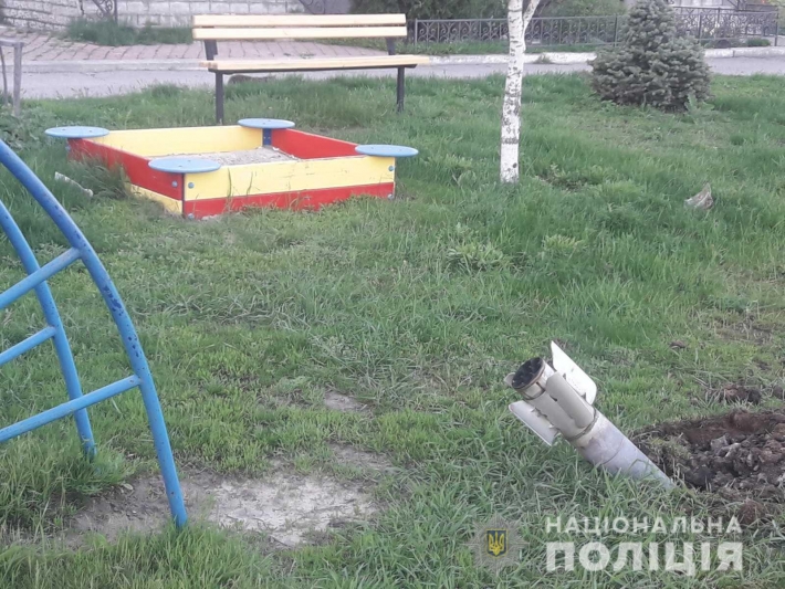 В Запорожской области снаряд попал на детскую площадку (фото)
