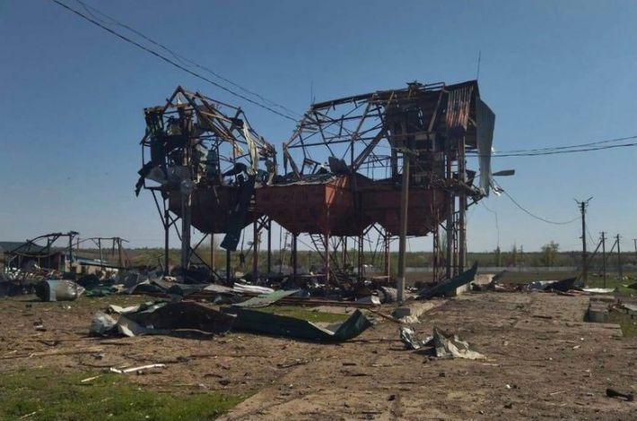 Ракетный удар по Днепропетровщине: разрушены склады агропредприятия. ФОТОрепортаж
