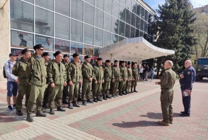 В Мелитополе после ареста руководителя учебного заведения в корпуса нагнали казаков
