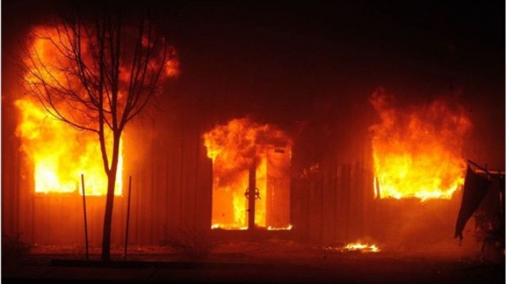 Во время пожара в Запорожье едва не сгорела  женщина