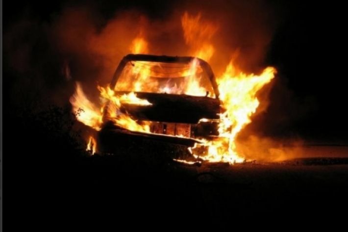 В Запорожье дотла сгорел автомобиль