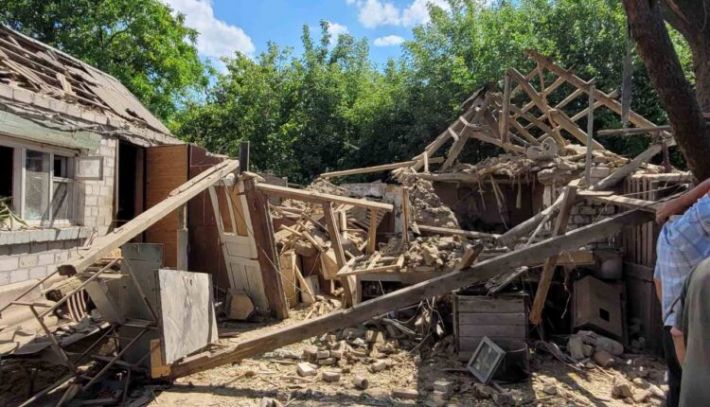 Ракета влетела прямо в дом: последствия вражеских обстрелов в Запорожской области (фото)