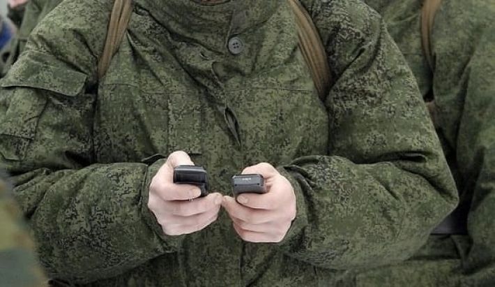 В Мелитополе российские фашисты проверяют у горожан телефоны