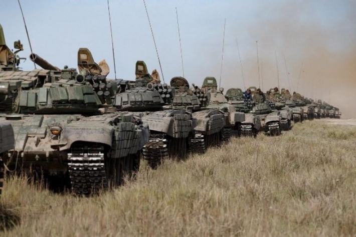 Российские войска перебрасывают колоны техники в Запорожскую область