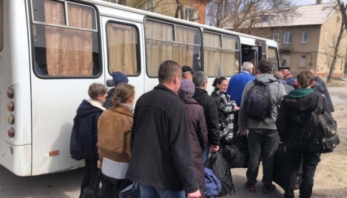 Людей призывают выезжать с временно оккупированных территорий Запорожской области