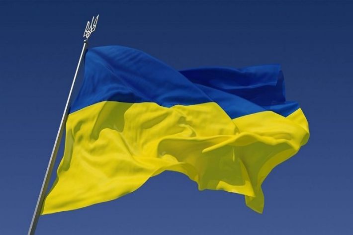 Мешканки Мелітополя передали Вахтангу Кікабідзе прапор України (фото)