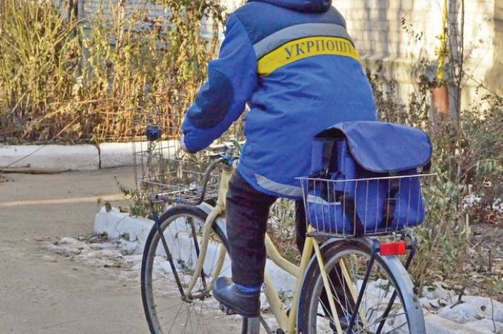 У Мелітопольському районі окупанти звільнили всіх листоноші, які розносили українську пенсію