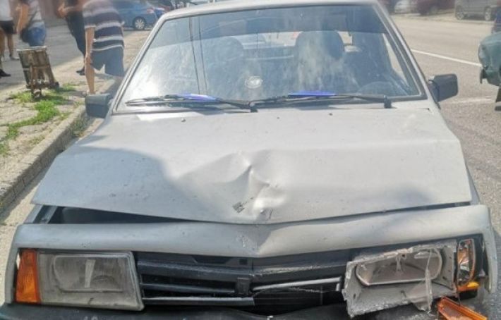 В Запоріжжі водій без прав влаштував аварію (фото)