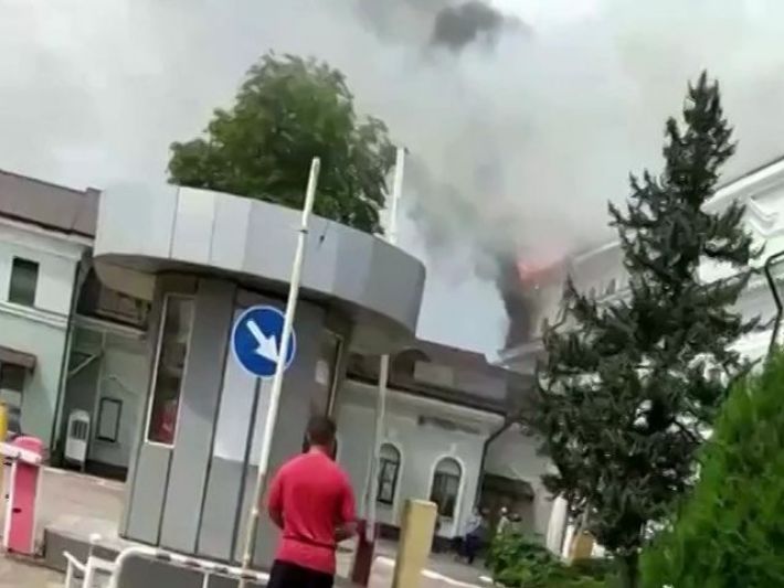 Залізничний вокзал горить в окупованому Донецьку: Рашисти звинувачують ЗСУ. ВIДЕО