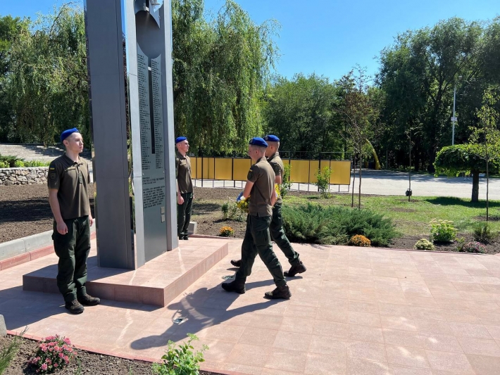 В Запорожье открыли патриотический «Монумент Чести и Достоинства»