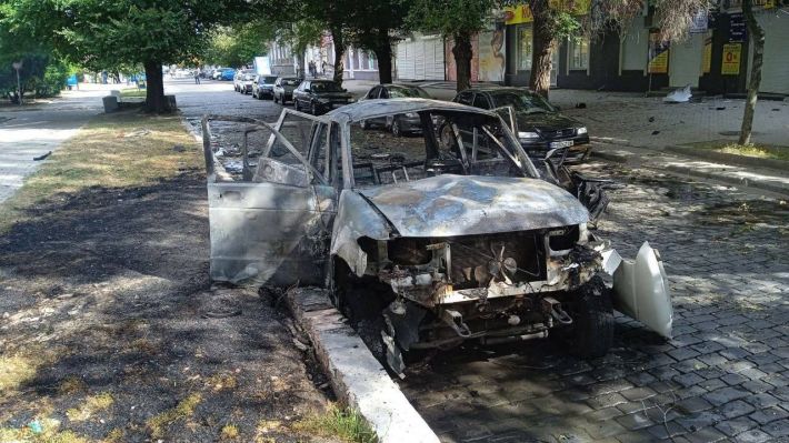 В Бердянске подорвали автомобиль коменданта - он в тяжелом состоянии (фото)