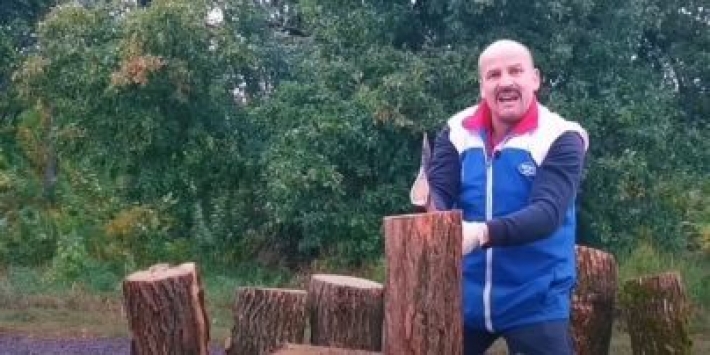 Звезда "Квартала 95" Великий снял смешную пародию на Лукашенко, который рубит дрова, чтобы обогреть Европу