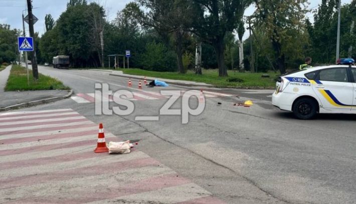 В Запорожье водитель насмерть сбил женщину на пешеходном переходе (фото18+)