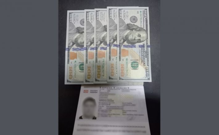 Житель Запорожья за 500 долларов пытался пересечь границу с фальшивым военным билетом