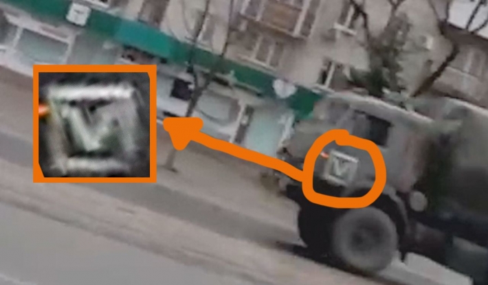 Из Мариуполя в сторону Запорожской области проехала колонна вражеской техники (фото/видео)
