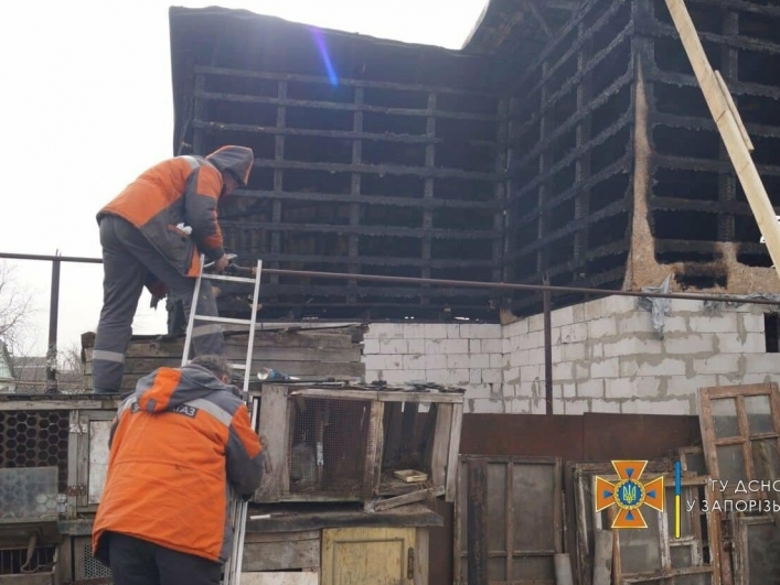 В Запорожье двухэтажный дом серьезно пострадал в результате пожара