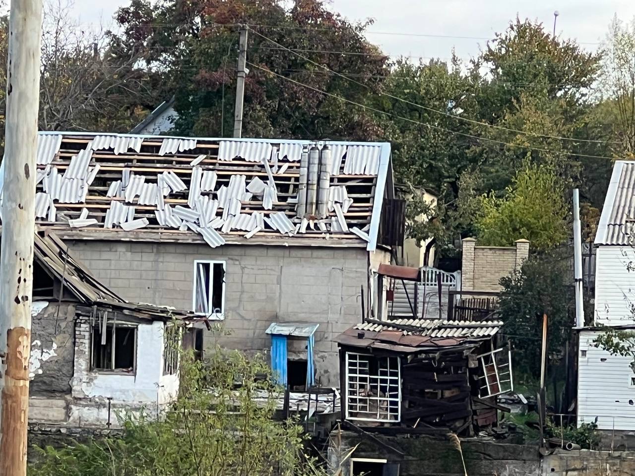 В результате ракетного удара по Запорожью разрушены здания и обесточена улица 2