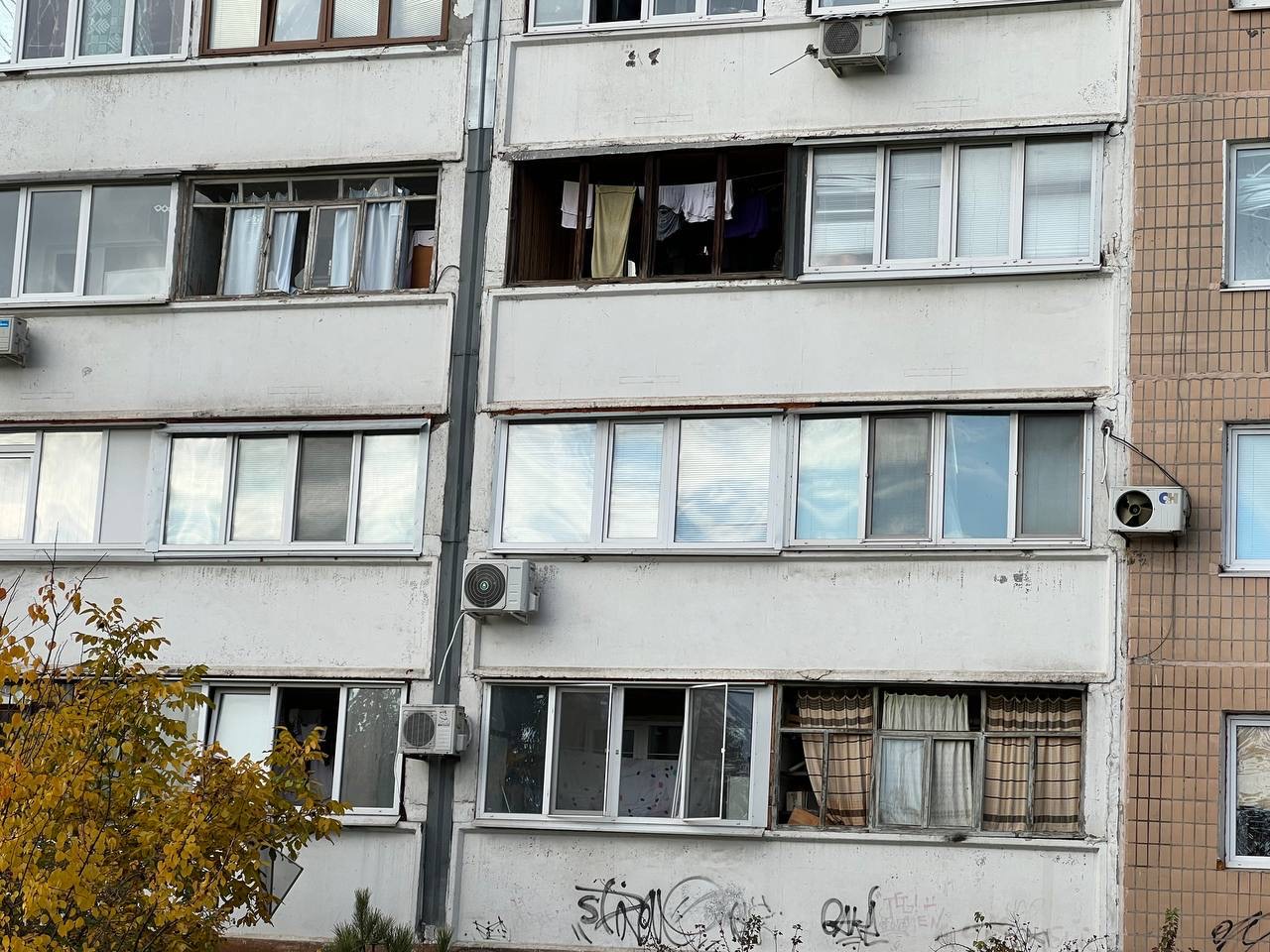В результате ракетного удара по Запорожью разрушены здания и обесточена улица 1