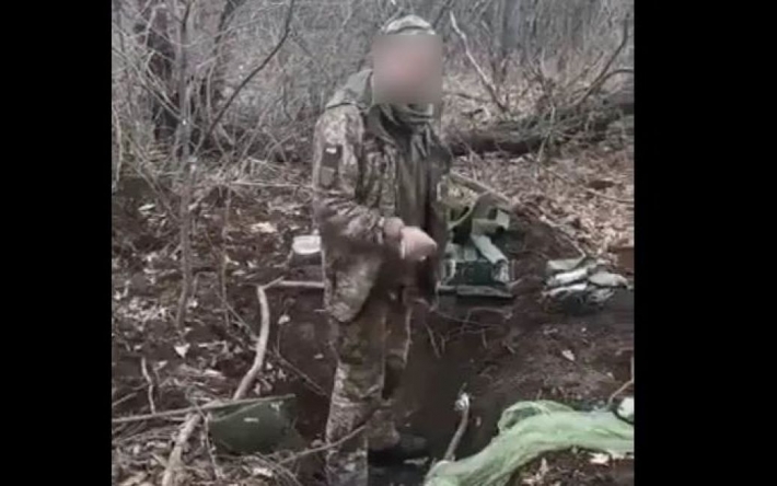 Появилось видео, как россияне в упор расстреляли пленного воина ВСУ: у Зеленского отреагировали