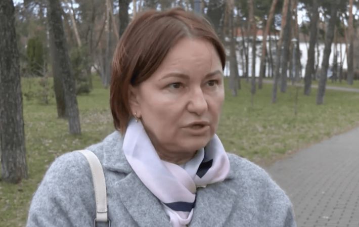 Їздила в Крим та має паспорт РФ: довкола директора школи в Києві вибухнув скандал (відео)