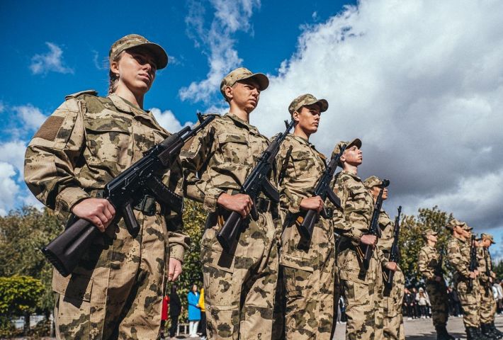 Теперь официально - в селе под Мелитополем оккупанты будут перекраивать украинских детей в русских кадетов (фото, видео)