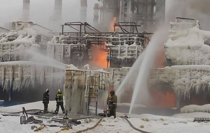 Дроны приостановили работу топливного комплекса в Усть-Луге на несколько недель, - Reuters