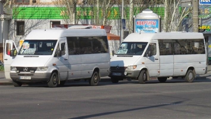 В Мелитополе маршрутчики нелегально устраиваются в новый автобусный парк по блату