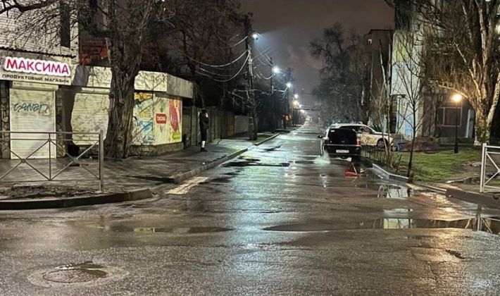 В центре Мелитополя водитель на иномарке таранил авто и скрылся