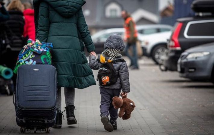 "Урезают, как могут, всем подряд!": помощь переселенцам из Мелитополя в 2024 году сократили в четыре раза