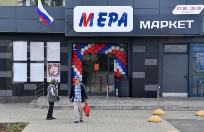 У Мелітополі на полиці супермаркетів знову пробралася українська мова (фото)