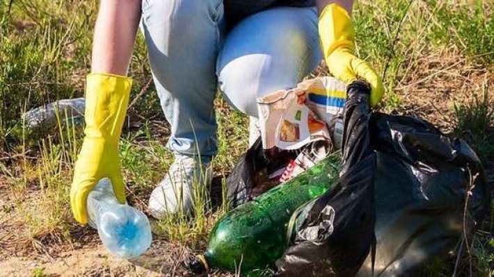 Оккупанты эксплуатируют школьников для уборки Бердянска